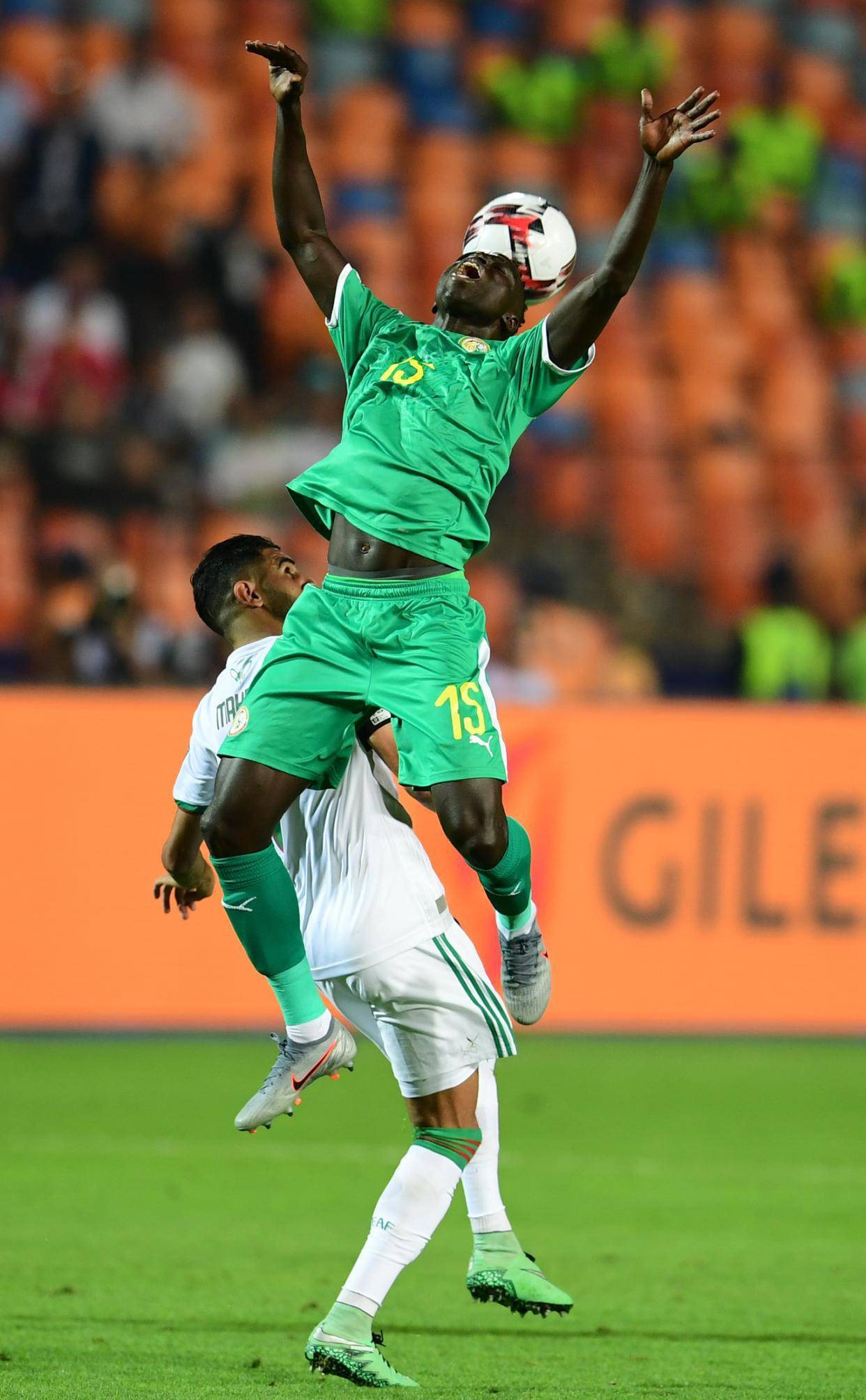 阿尔及利亚队备受瞩目,面对马里的挑战绝不退缩! 阿尔及利亚队备受瞩目,面对马里的挑战绝不退缩!