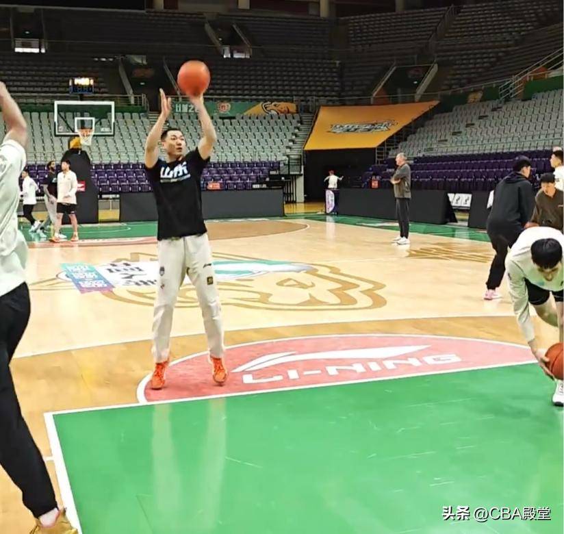 包含球迷心系赛事进程，球员训练备战的词条