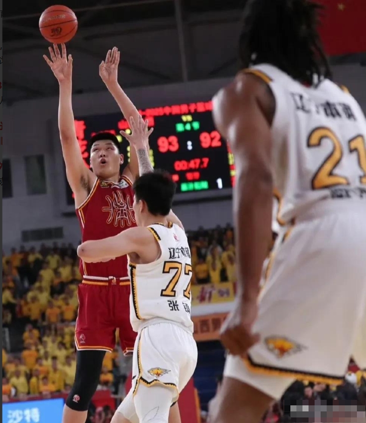 辽宁队在与山西队的比赛中保持了领先地位