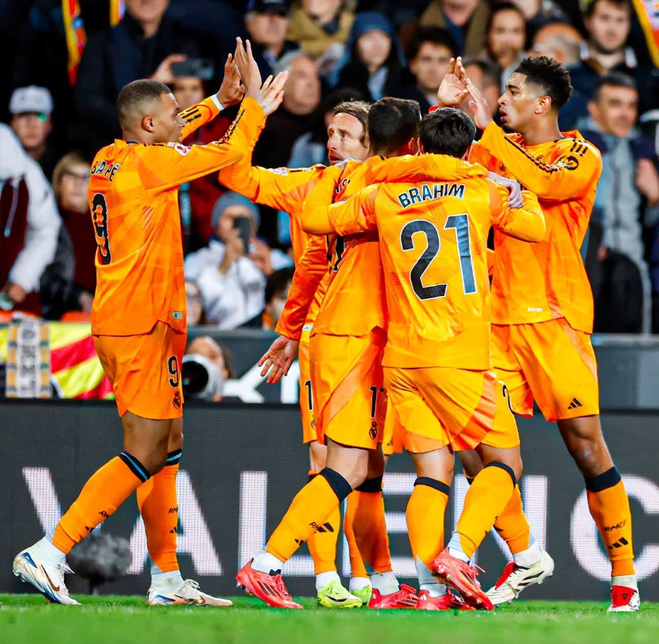 进攻火力全开！球队大比分胜出！的简单介绍